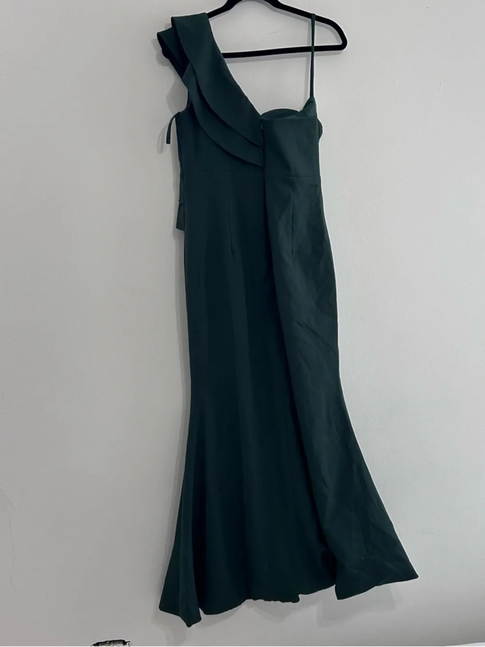 One-Shoulder Emerald Ruffle Mermaid Gown - Picture 3 of 5